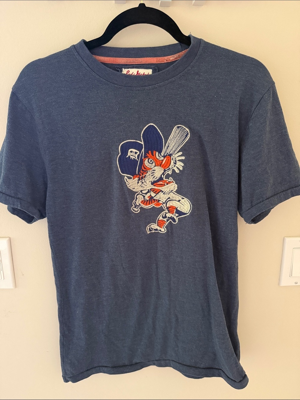 Red Jacket Detroit Tigers Baseball Graphic Tee Embroidered Men’s Small MLB